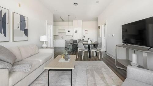 Cary Apartment | Landing at Lofts at Weston Lakeside - Cary