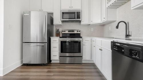 Cary Apartment | Landing at Lofts at Weston Lakeside - Cary