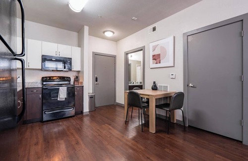 Tobin Hill Apartment | Landing at Lofts on Main - 1 Bedroom in Monte V.