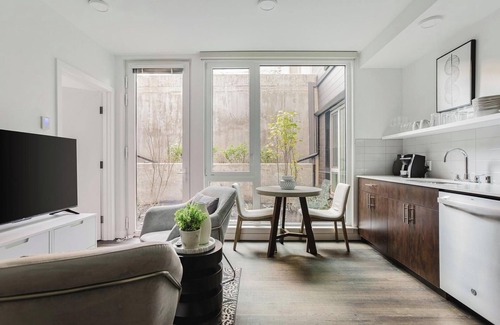 Mann Apartment | Landing at Madrone - 1 Bedroom in Central District