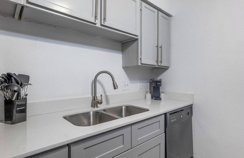 Windsor Park Apartment | Landing at Mueller Flats - 1 Bedroom in Windsor.