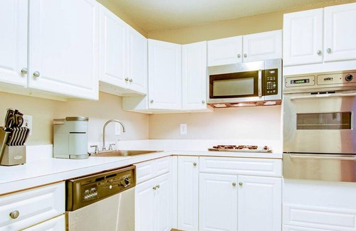 Bethesda Apartment | Landing at North Park Apartments - 1 Bedroom in Friendship Heights Village