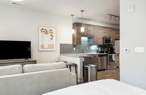 Plaza Midwood Apartment | Landing at One305 Central - Studio in Plaza Midwood