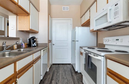 Fort Worth Apartment | Landing at Oxford at Lake Worth - 1 Bedroom in .