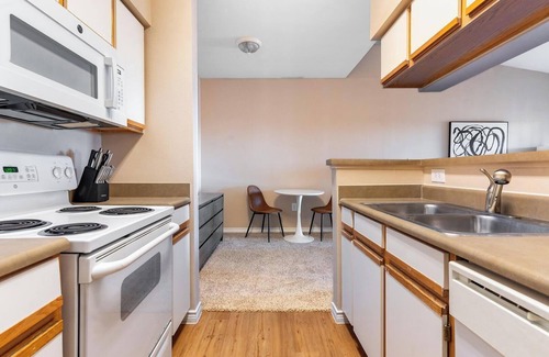 Fort Worth Apartment | Landing at Oxford at Lake Worth - 1 Bedroom in .