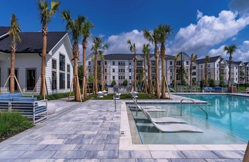 Jacksonville Apartment | Landing at Palmhouse - 1 Bedroom in Rolling Hills
