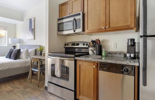 Pearl District Apartment | Landing at Pearl Studios - Studio in Northwest .