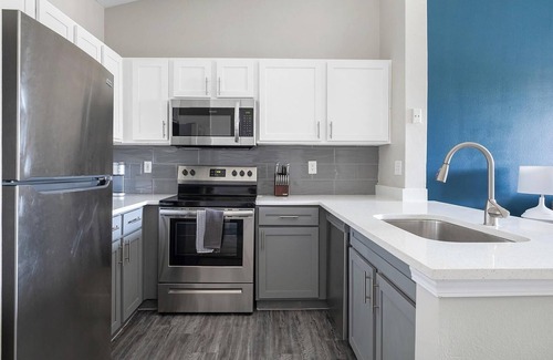 George Bush Park/Eldridge Apartment | Landing at Phillips Pass - 1 Bedroom in Westside