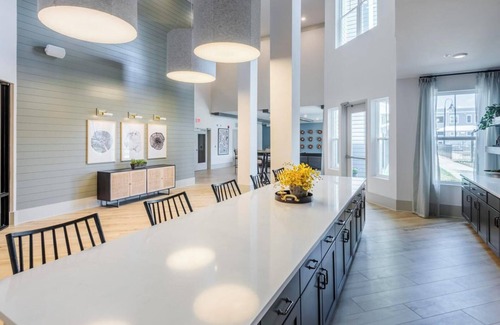 Charlotte Apartment | Landing at Pine 25 North End - 1 Bedroom in Try.