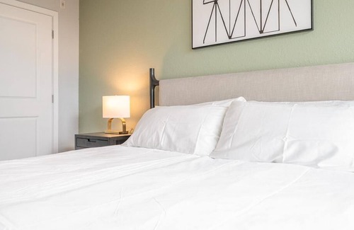 Sunrise Apartment | Landing at Portico - 1 Bedroom in Downtown Sunrise