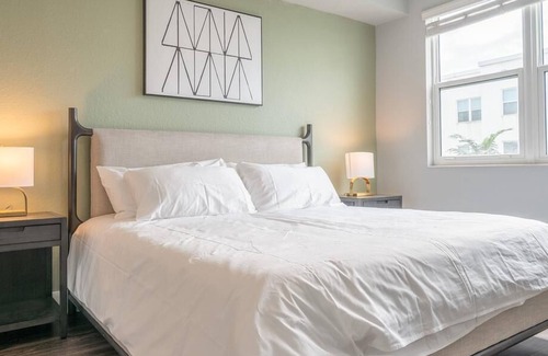 Sunrise Apartment | Landing at Portico - 1 Bedroom in Downtown Sunrise