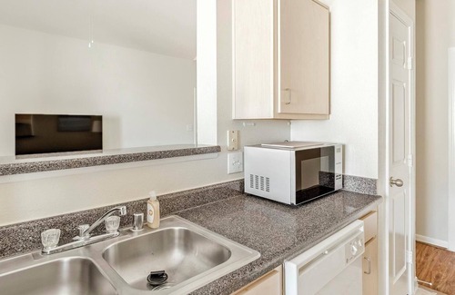 Southbelt/Ellington Apartment | Landing at Settlers Ranch - 1 Bedroom in South .