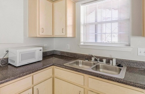 Southbelt/Ellington Apartment | Landing at Settlers Ranch - 2 Bedrooms in South.