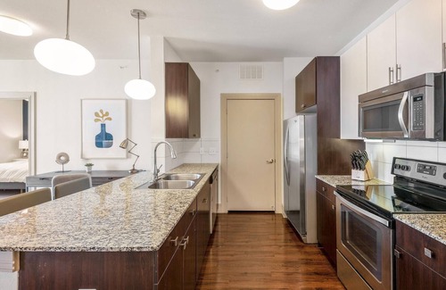Fort Worth Apartment | Landing at Skyview at Crawford - 1 Bedroom in F.