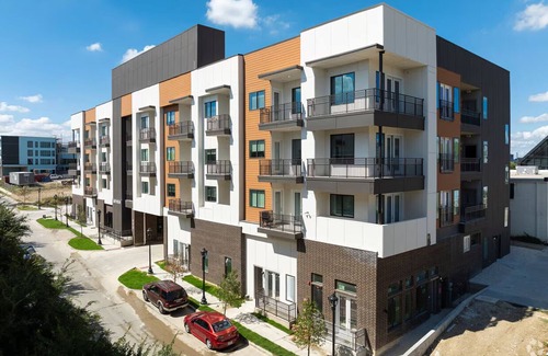 Fort Worth Apartment | Landing at Skyview at Crawford - 1 Bedroom in F.