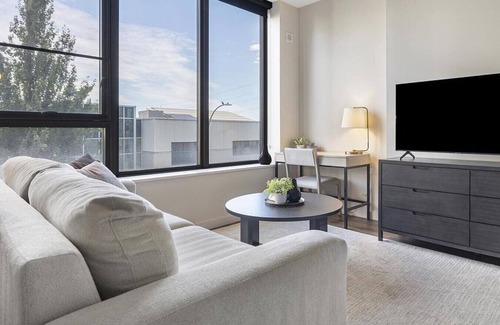 Uptown Apartment | Landing at The Carson - Studio in Northwest Portland