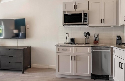 Northeast Raleigh Apartment | Landing at The Harrison - Studio in Northeast R.