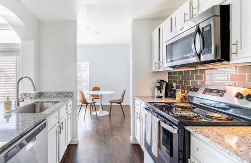Downtown Fort Worth Apartment | Landing at The Henderson - 1 Bedroom in Downtow.