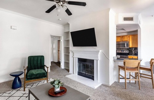 Downtown Fort Worth Apartment | Landing at The Henderson - 1 Bedroom in Downtow.