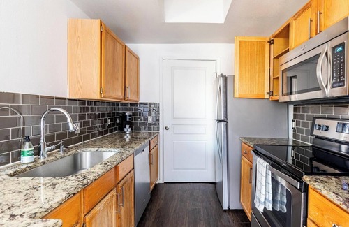 Downtown Fort Worth Apartment | Landing at The Henderson - 1 Bedroom in Downtow.