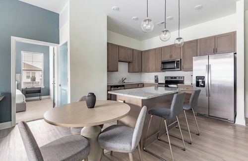 Wilmington Apartment | Landing at The Parker Leland - 2 Bedrooms in Do.