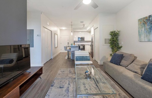 Port Tampa City Apartment | Landing at The Pointe on Westshore - 1 Bedroom .