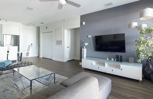 Port Tampa City Apartment | Landing at The Pointe on Westshore - 2 Bedrooms.