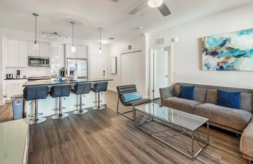 Port Tampa City Apartment | Landing at The Pointe on Westshore - 2 Bedrooms.