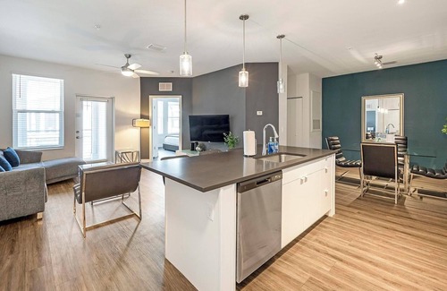 Port Tampa City Apartment | Landing at The Pointe on Westshore - 2 Bedrooms.