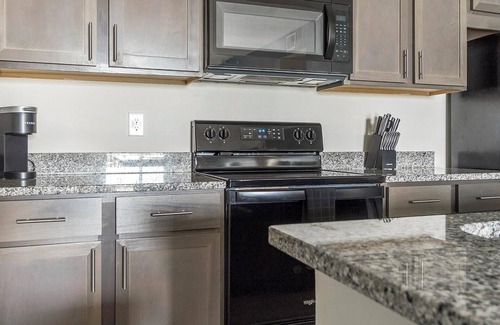 Eastwood Village Apartment | Landing at The Vistas at Eastwood - 1 Bedroom i.