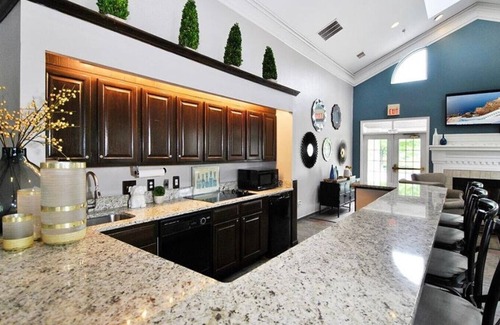 Rochester Hills Apartment | Landing at Village Green of Rochester Hills - 2 Bedrooms in Downtown Rochester Hills
