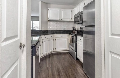 Rochester Hills Apartment | Landing at Village Green of Rochester Hills - 2 Bedrooms in Downtown Rochester Hills