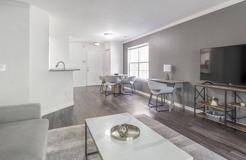 Rochester Hills Apartment | Landing at Village Green of Rochester Hills - 2 Bedrooms in Downtown Rochester Hills