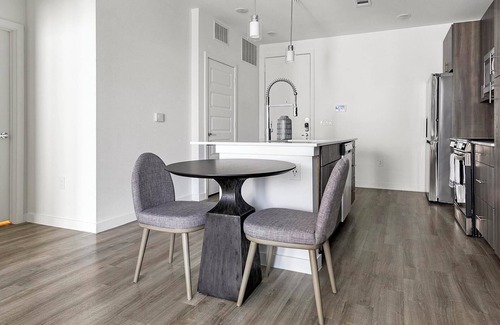San Antonio Apartment | Landing | Beautiful 1BD, Gym, Pool