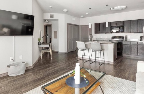 Fort Worth Apartment | Landing | Beautiful 1BD, Courtyard, Clubhouse