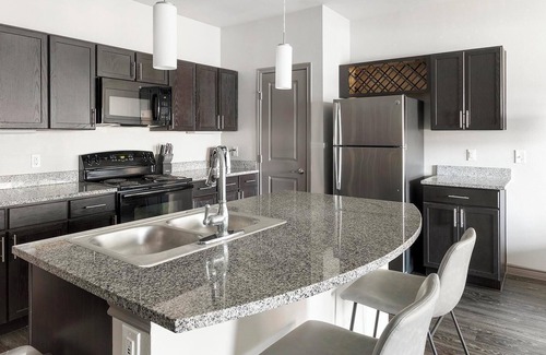 Fort Worth Apartment | Landing | Beautiful 1BD, Courtyard, Clubhouse