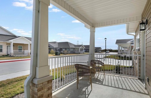 Fort Worth Apartment | Landing | Beautiful 1BD, Gym, Yoga Studio
