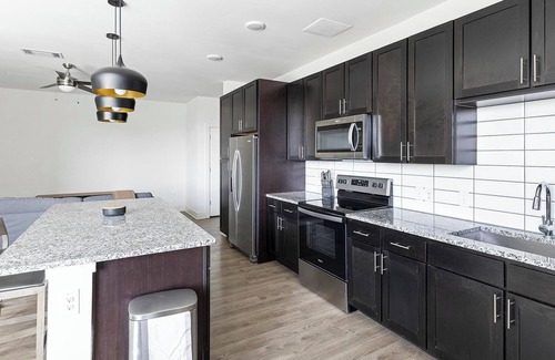 Fort Worth Apartment | Landing | Beautiful 1BD, Courtyard, Clubhouse