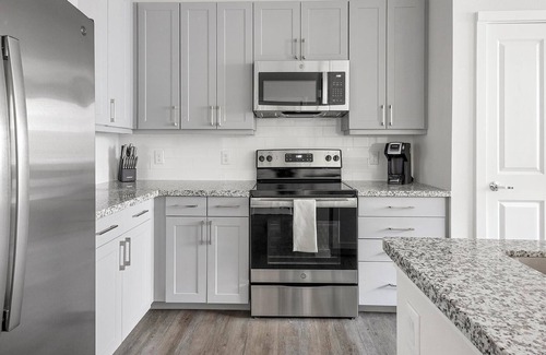Spring Branch East Apartment | Landing | Beautiful 1BD, Gym, Pool