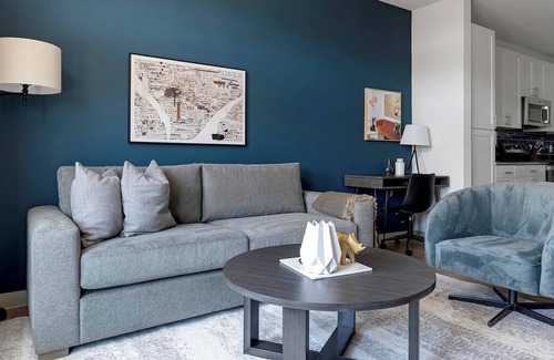 MLK Apartment | Landing | Beautiful 1BD, Gym, Rooftop Lounge