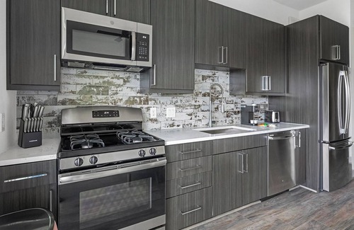 Washington Ave./ Memorial Park Apartment | Landing | Beautiful 1BD, Pool, Clubhouse