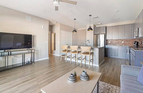 Warehouse District Apartment | Landing | Beautiful 1BD, Rooftop Lounge, Clubhouse