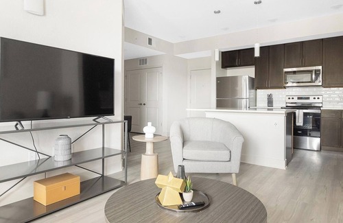 Palmetto Apartment | Landing | Beautiful 1BD, Yoga Studio, Gym