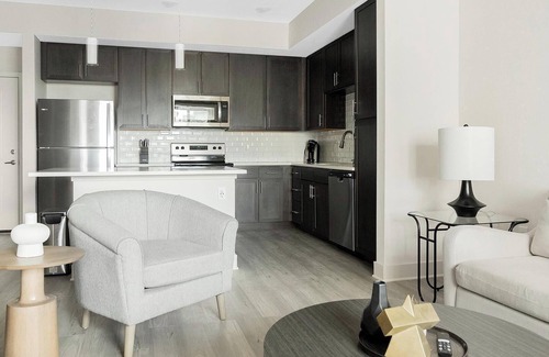 Palmetto Apartment | Landing | Beautiful 1BD, Yoga Studio, Gym