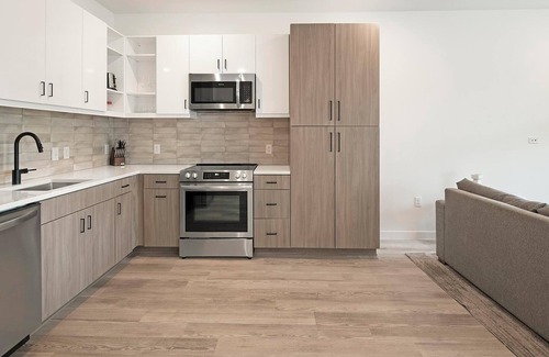 Richmond Apartment | Landing | Beautiful 1BD, Courtyard, Clubhouse