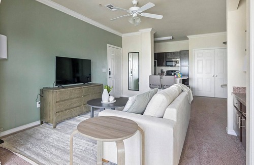 Riverpark West Apartment | Landing | Beautiful 1BD, Pool, Clubhouse