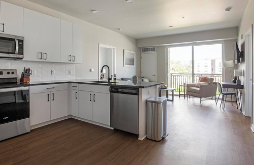 North Kansas City Apartment | Landing | Beautiful 2BD, Courtyard, Pool