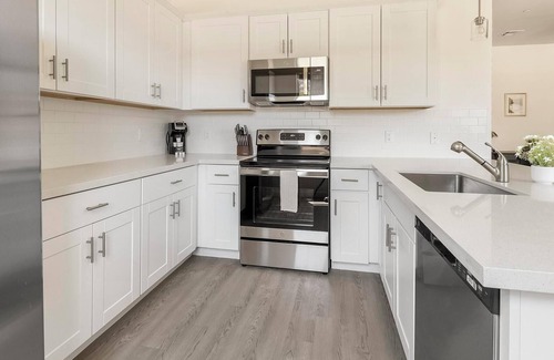 Oro Valley Apartment | Landing | Beautiful 2BD, Pool
