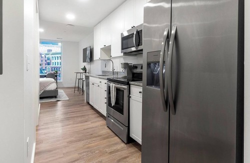 Greektown Historic District Apartment | Landing | Beautiful Studio, Gym, Clubhouse