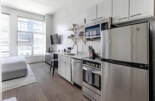 River North Art District Apartment | Landing | Beautiful Studio, Clubhouse, Gym